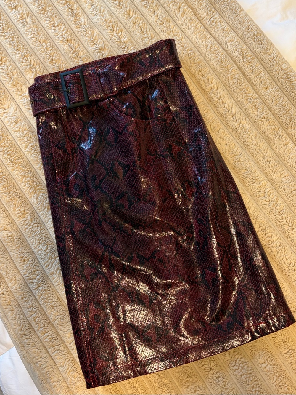 High-Shine Burgundy Snake-Print Pencil Skirt with Belt - Picture 2 of 4